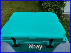 Yeti Tundra 35 Hard Cooler Aquifier Blue Green Rare Discontinued