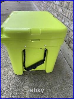 Yeti Tundra 35 Hard Cooler Chartreuse RARE Excellent Condition SEE PICS