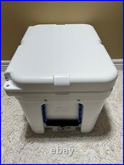 Yeti Tundra 35 Hard Cooler Custom White+dry Goods Basket+? Red& Blue Latch Kit