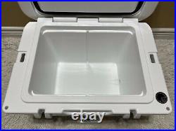 Yeti Tundra 35 Hard Cooler Custom White+dry Goods Basket+? Red& Blue Latch Kit