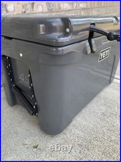 Yeti Tundra 45 Charcoal Gray cooler Used VERY CLEAN! Very Nice