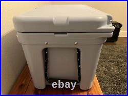 Yeti Tundra 45 Cooler Ice Blue With Basket Rare Discontinued Limited Edition