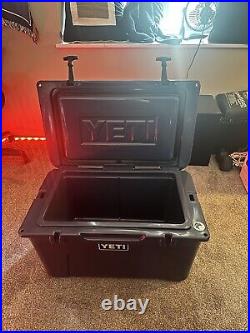 Yeti Tundra 45 Hard Cooler Navy (Brand NewithUnused!)