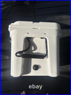 Yeti Tundra 45 White Cooler With Cutting Board Lid